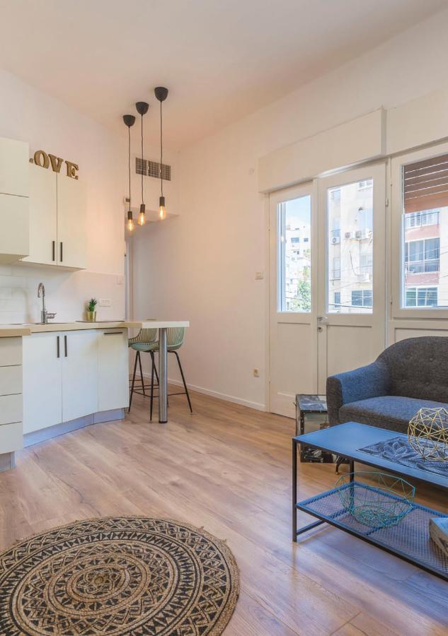 1B Patio Beach House Premium Location W/2 Balcony Tel Aviv Eksteriør billede