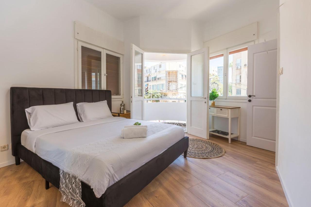 1B Patio Beach House Premium Location W/2 Balcony Tel Aviv Eksteriør billede