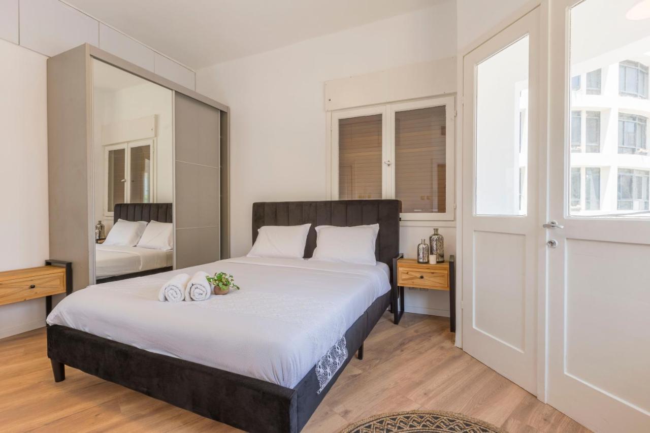 1B Patio Beach House Premium Location W/2 Balcony Tel Aviv Eksteriør billede